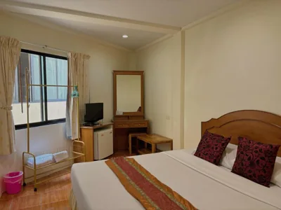 버짓 더블룸 — Kata View Guest House